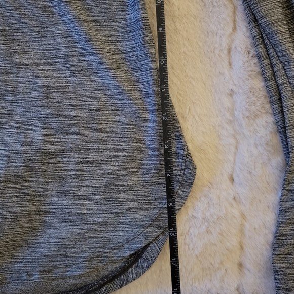 Reebok hooded long sleeve Activewear top size Medium - Picture 5 of 6